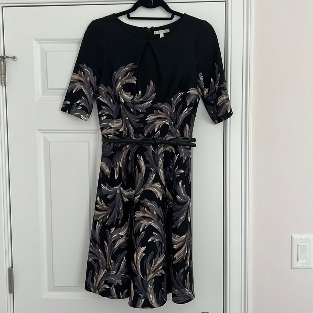 Signature Darby Women’s Belted Dress